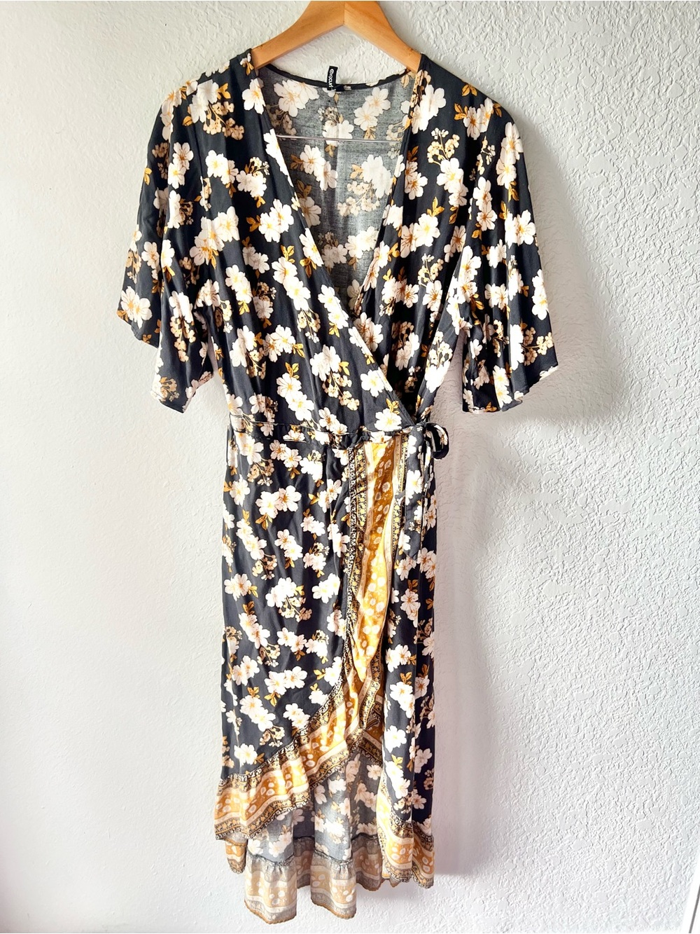 Rip Curl Gray Mustard Yellow Marigold Floral Ruffle Wrap Dress Sz L - Picture 2 of 7